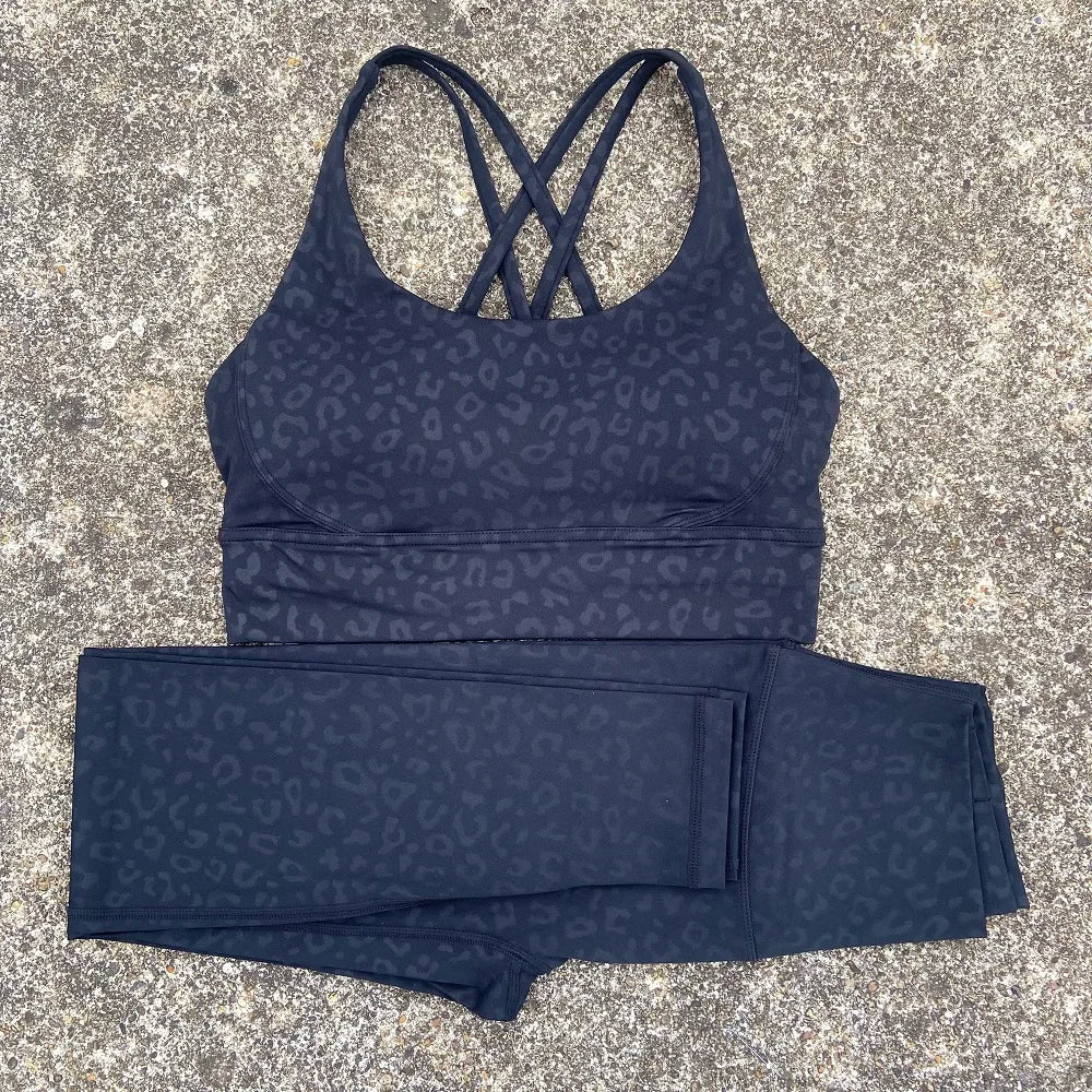 Monochrome Seamless Gym Set With Crossback Sports Bra And Leggings